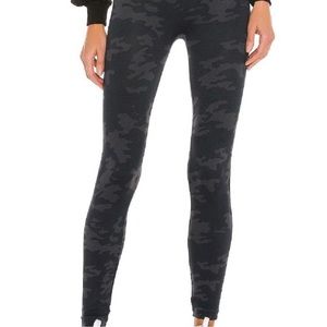 SPANX seamless camo leggings size 1X